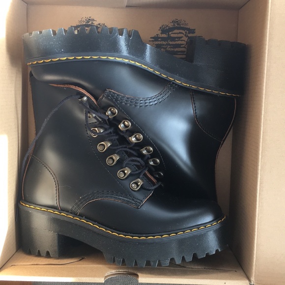 Dr. Martens Leona boot - Picture 3 of 3